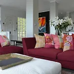 Cannes Villa: 15 Mins Walk To Beach & Centre
