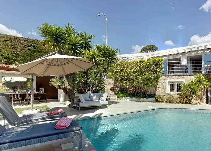 Cannes Villa: 15 Mins Walk To Beach & Centre