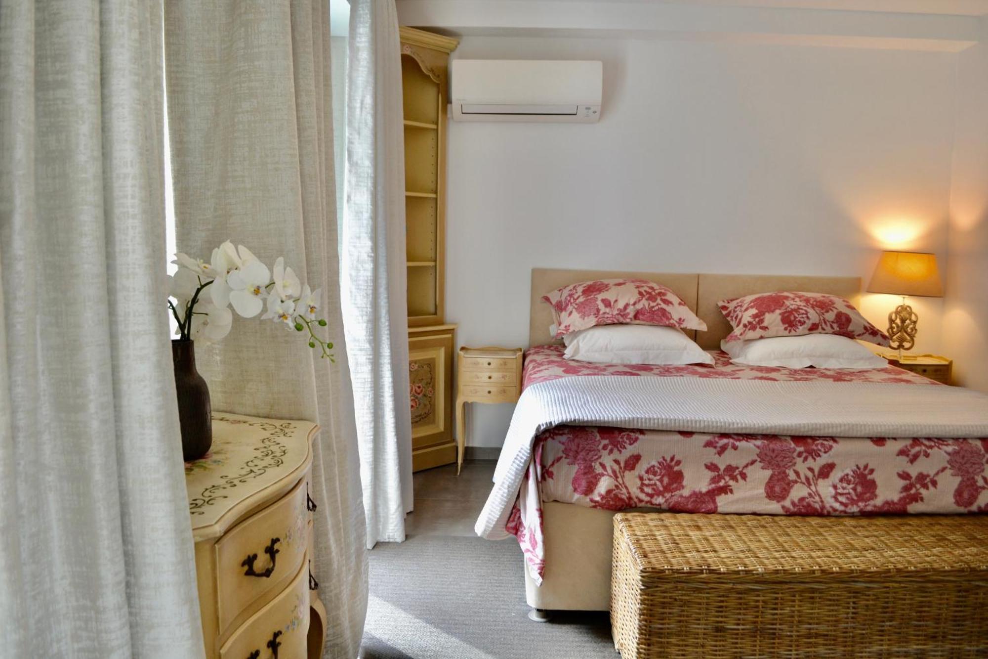 Villa: 15 Mins Walk To & Centre Cannes