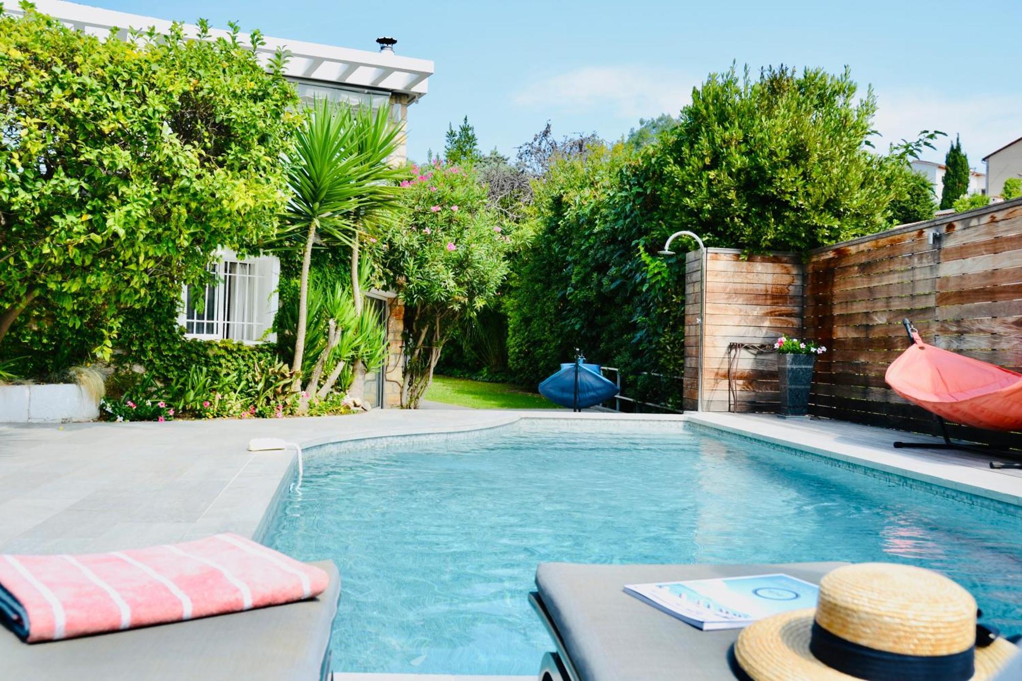 Pousada Villa: 15 Mins Walk To & Centre Cannes