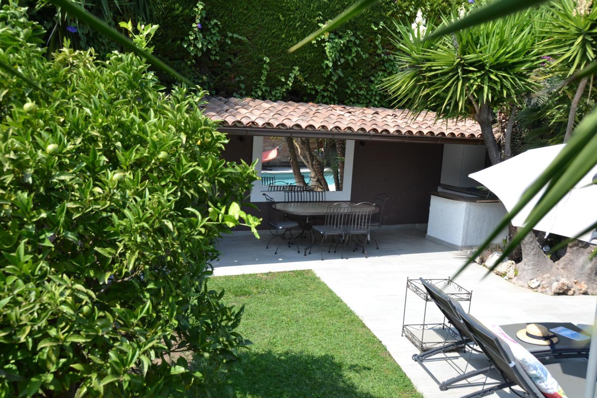 Pousada Villa: 15 Mins Walk To & Centre Cannes