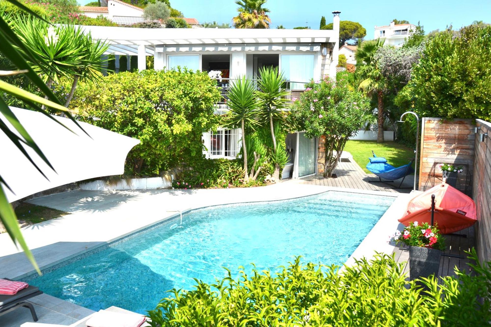 Pousada Villa: 15 Mins Walk To & Centre Cannes