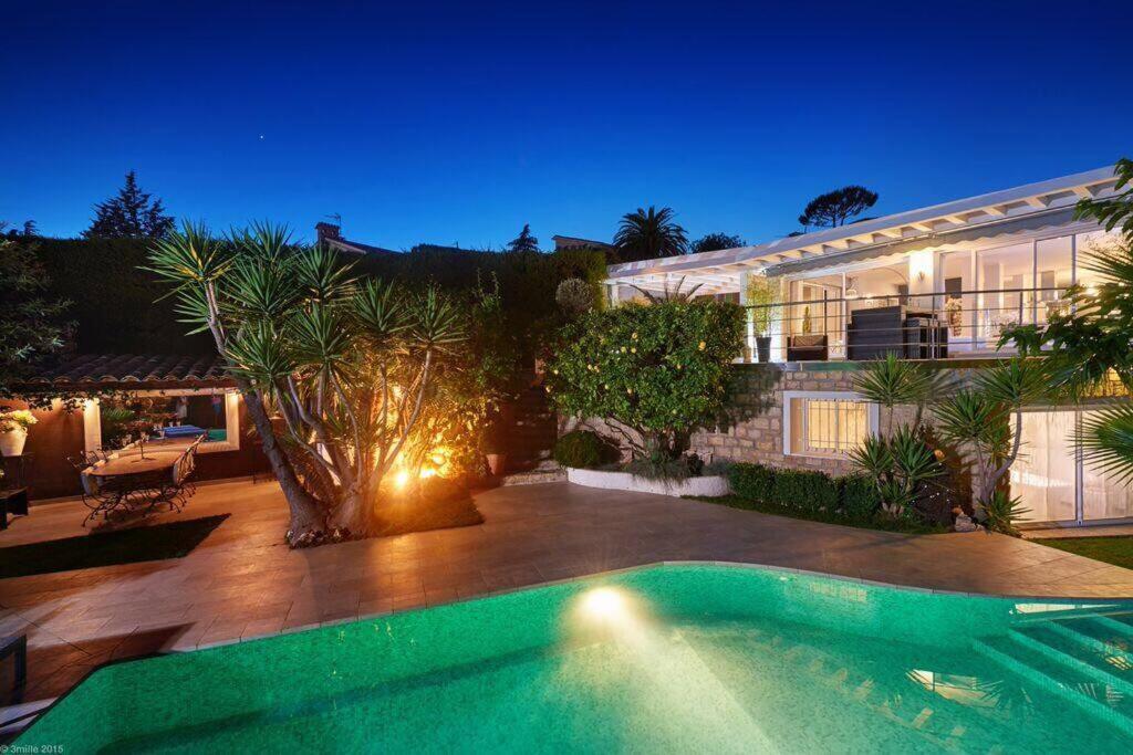 Villa: 15 Mins Walk To & Centre