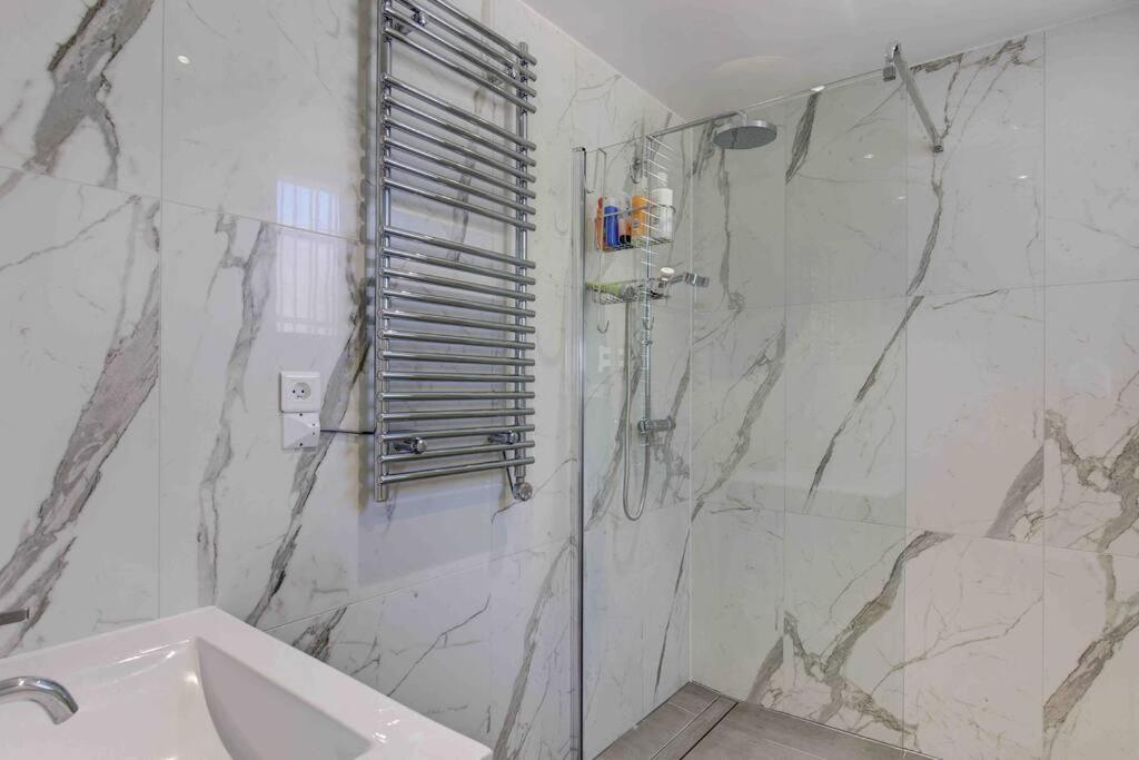Villa: 15 Mins Walk To & Centre Cannes