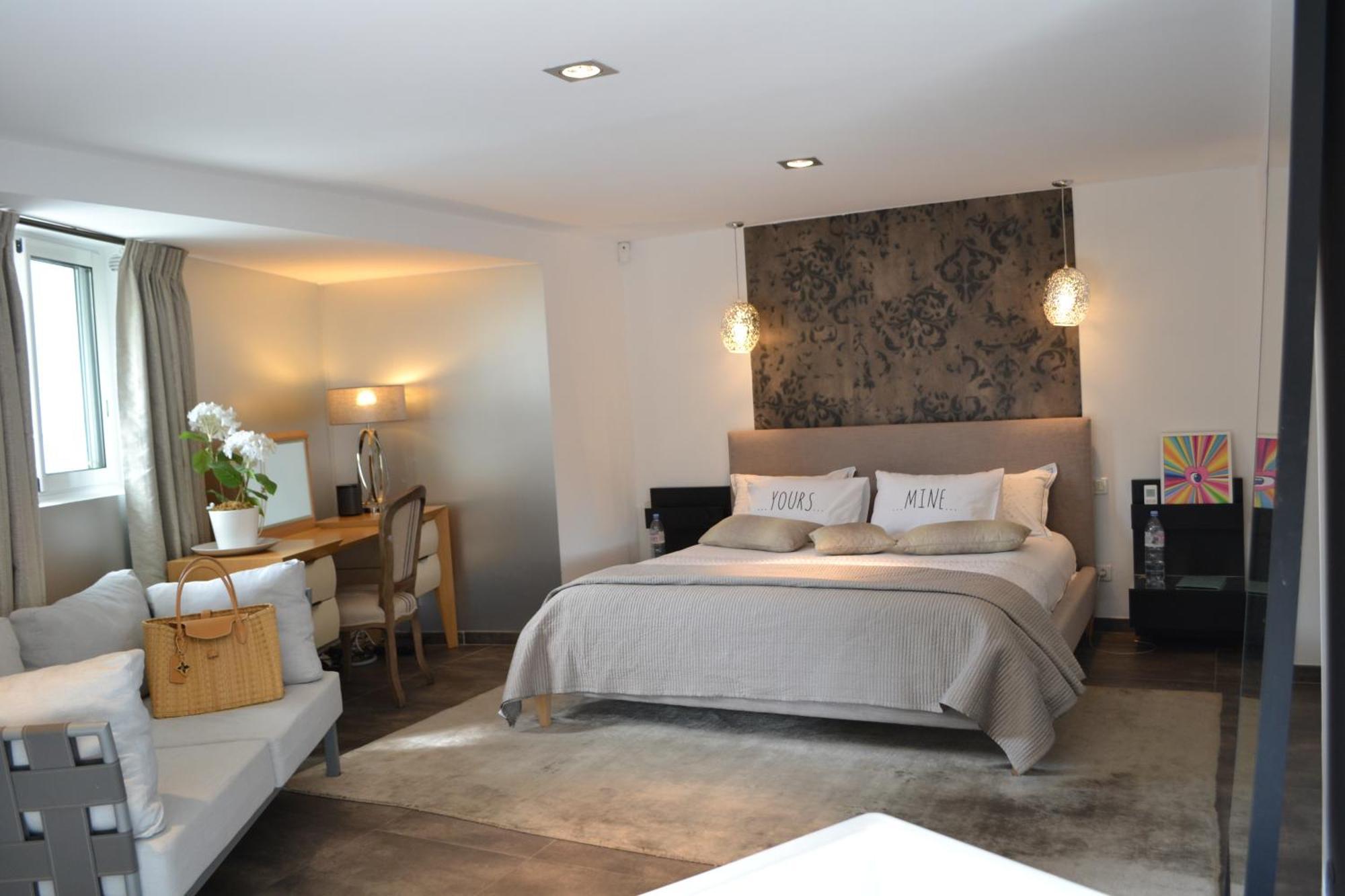 Villa: 15 Mins Walk To & Centre