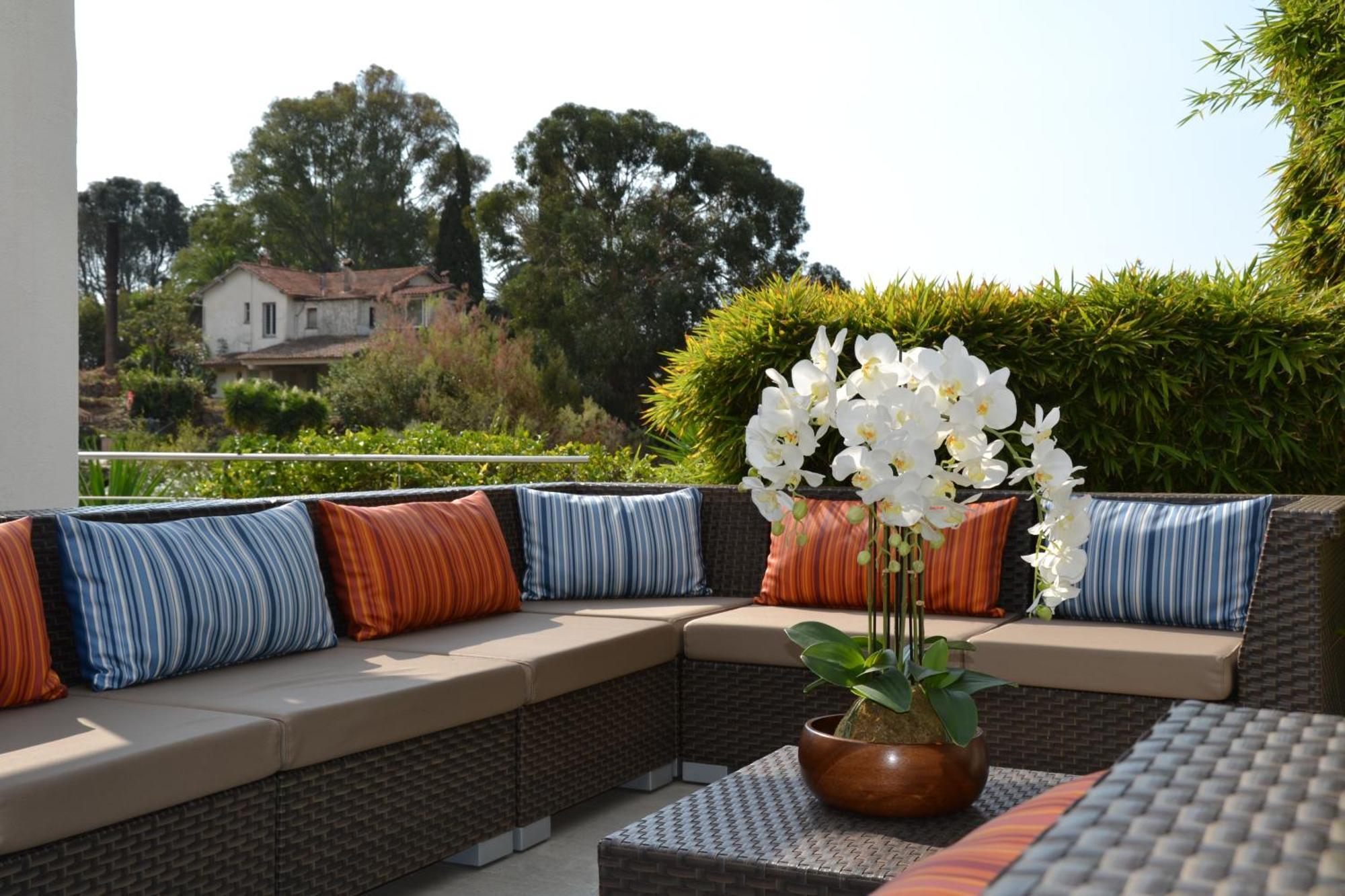 Villa: 15 Mins Walk To & Centre Pousada