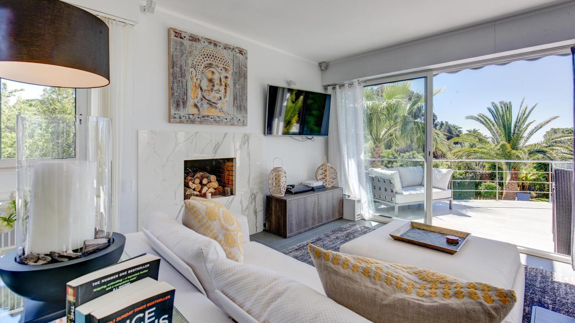 Villa: 15 Mins Walk To & Centre Pousada