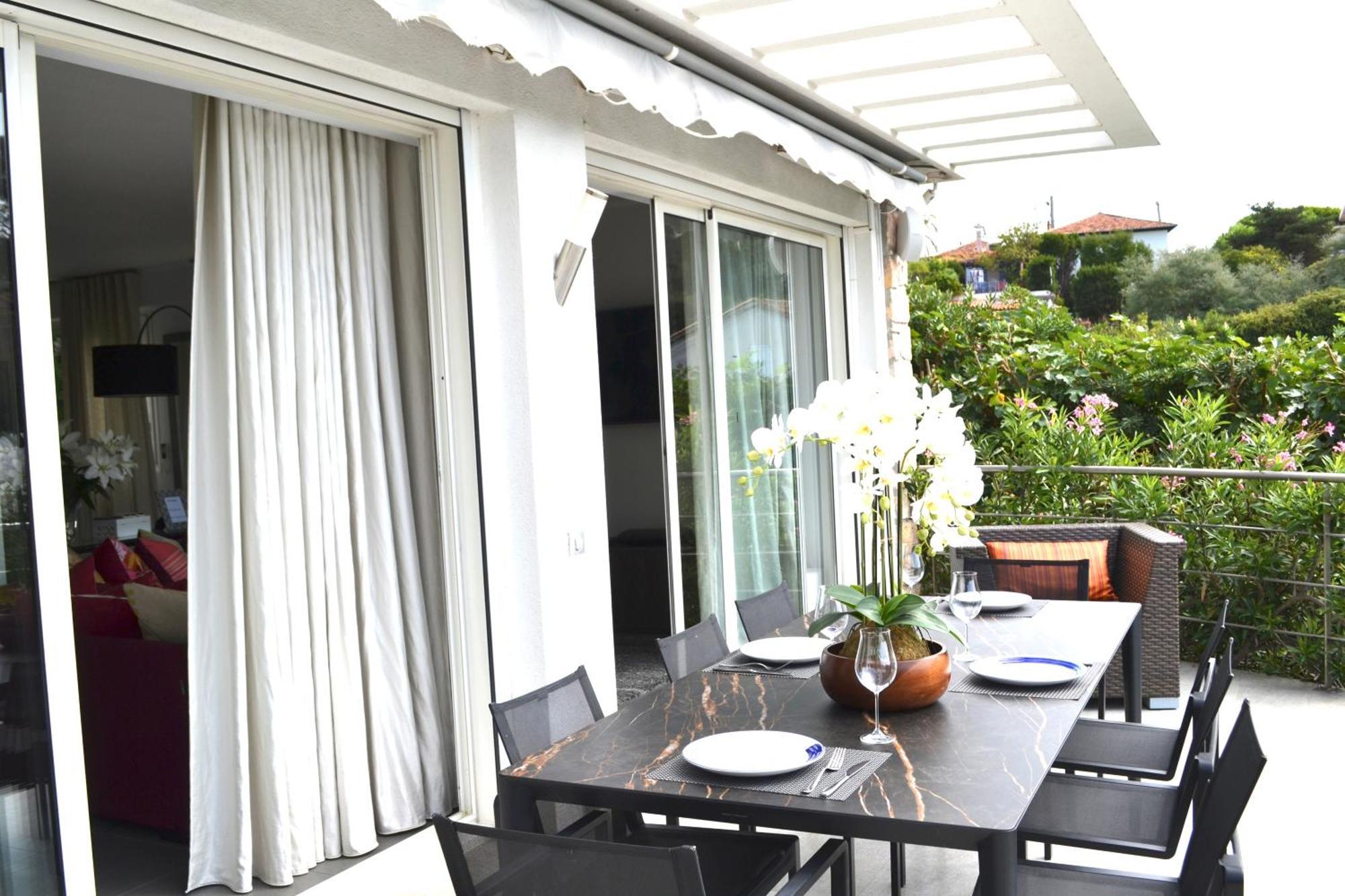 Villa: 15 Mins Walk To & Centre Pousada *
